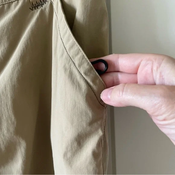 Mountain Hardwear Khaki Hiking Low Rise Shorts Size 10 - Picture 4 of 12